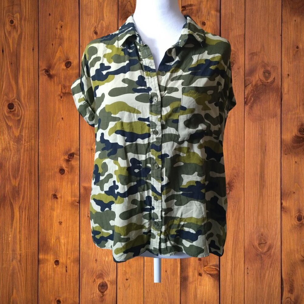 VELVET HEART SIZE MEDIUM BUTTON UP CAMOUFLAGE BLOUSE COLORFUL SHORT SLEEVE